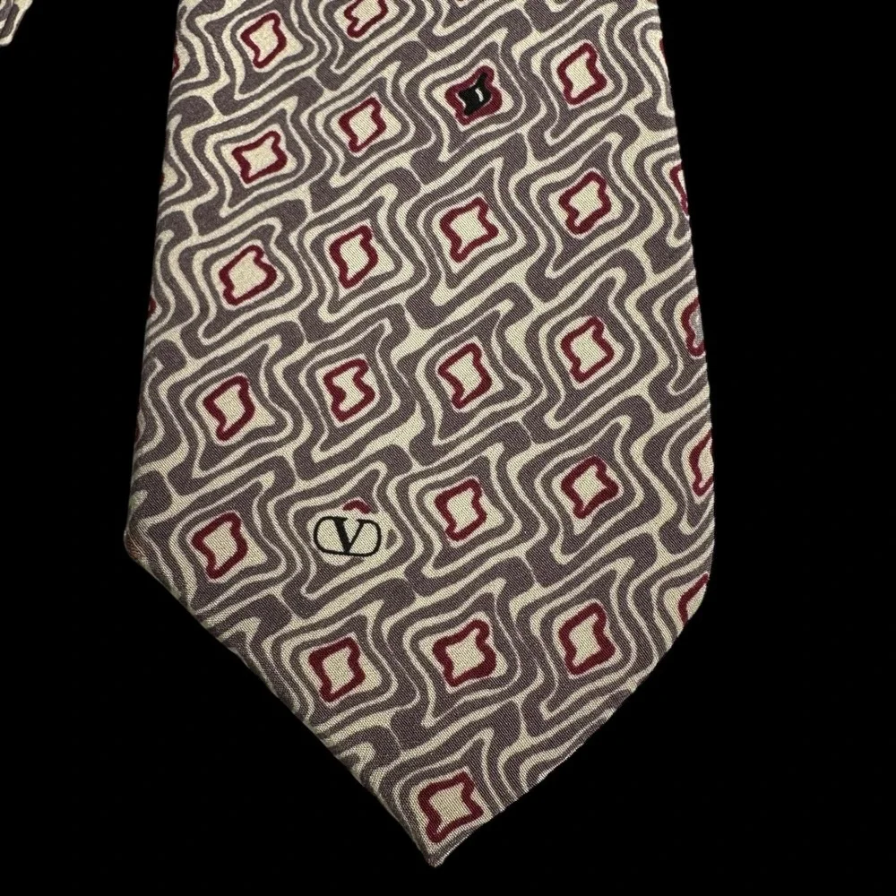 Valentino‎ Cravatte Mens Silk Tie Geometric Wavy Diamond Burgundy Grey Italy Vtg